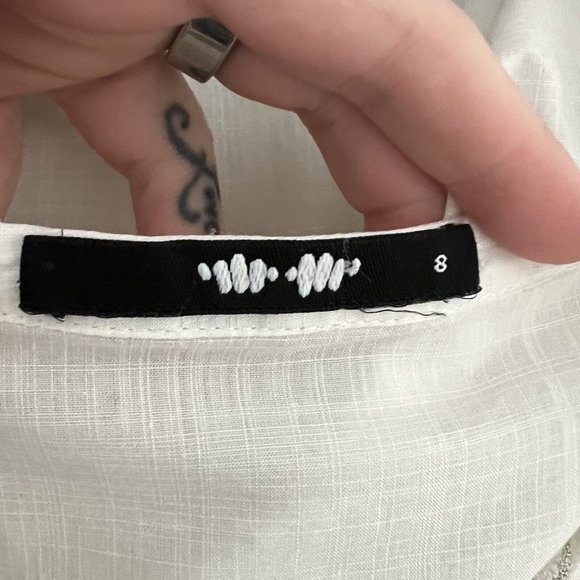 Khaadi Womens Kameez Top Size 8 White Geometric Gold Thread Embroidered Pakistan - Picture 2 of 13